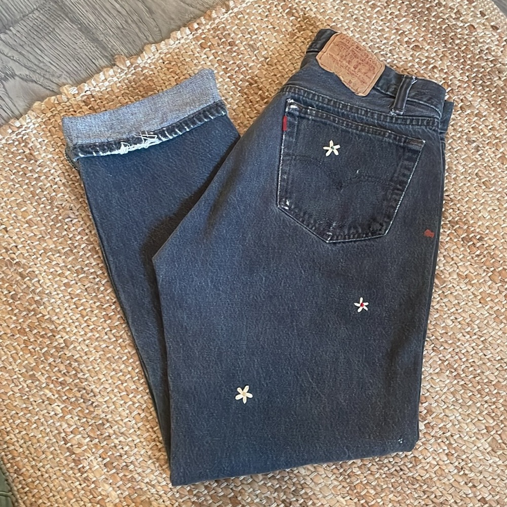 Shanana Mil Vintage Levi’s w/ Embroidered daisies